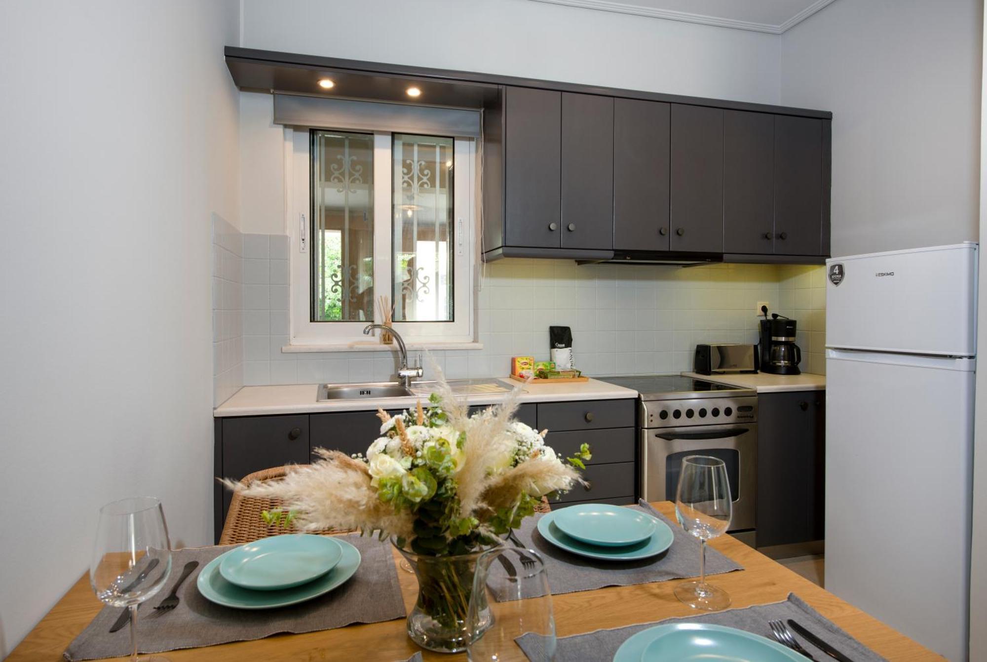 Inner City Retreat Apartment Ханья Экстерьер фото