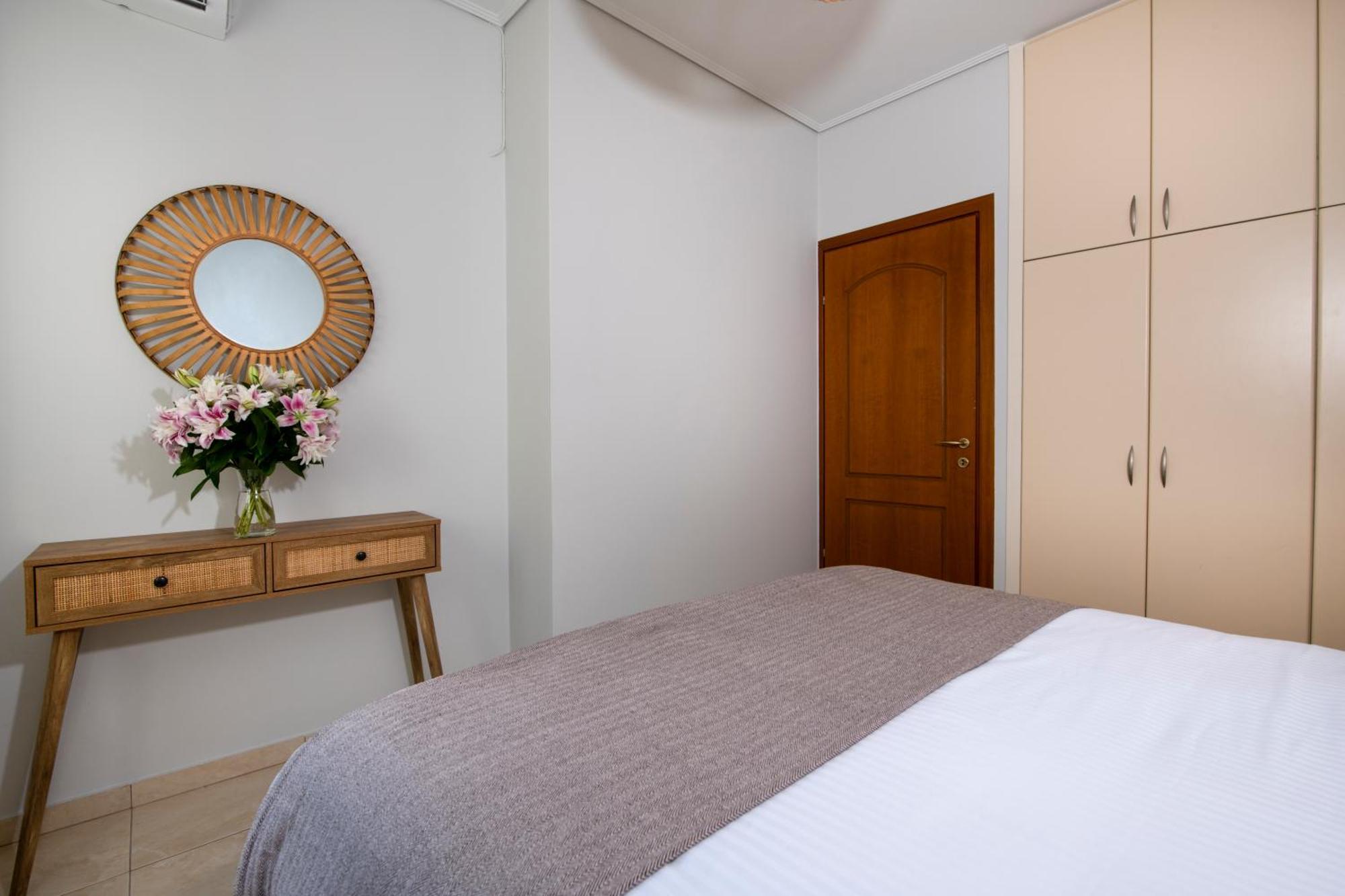 Inner City Retreat Apartment Ханья Экстерьер фото