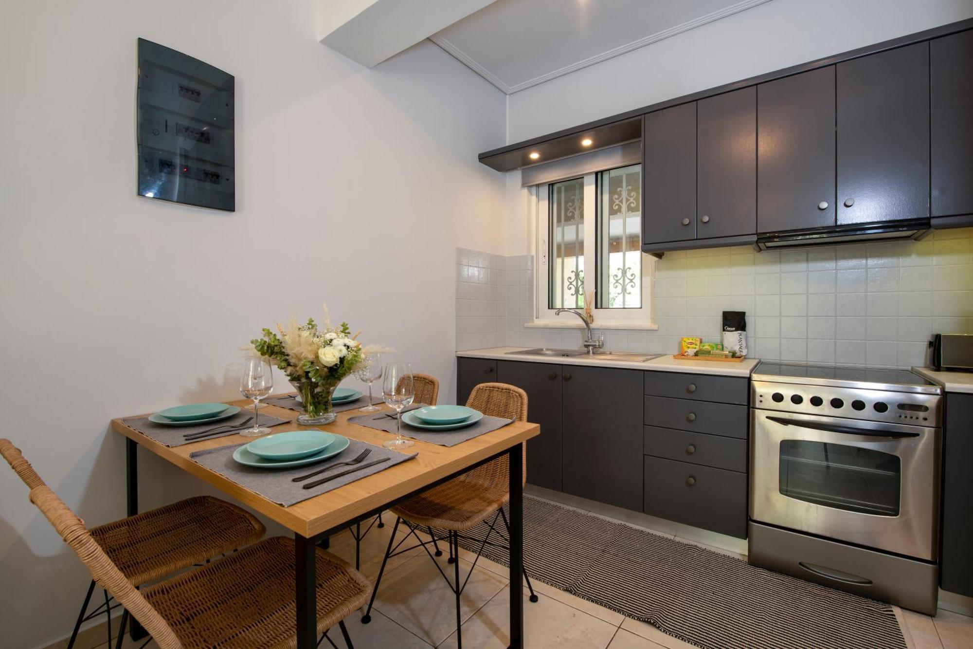 Inner City Retreat Apartment Ханья Экстерьер фото
